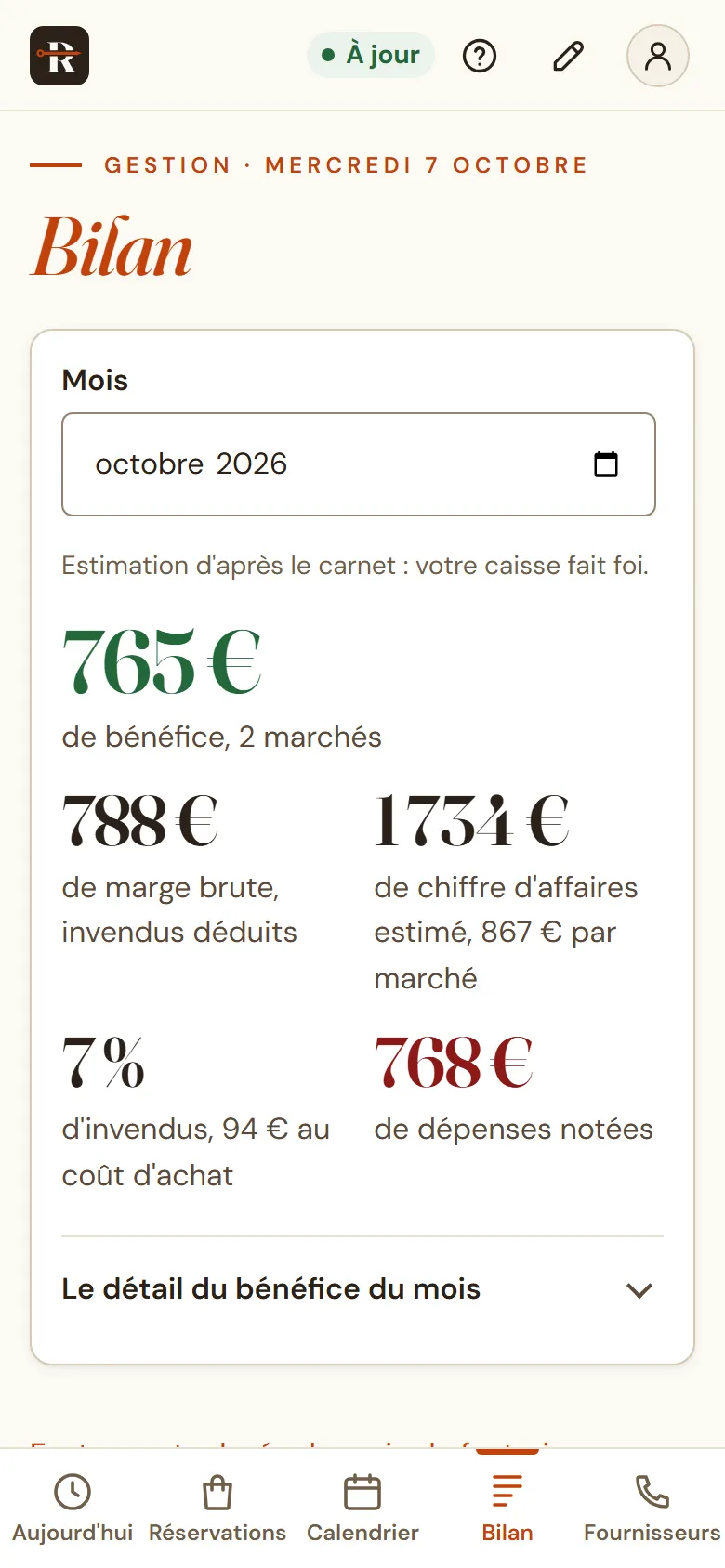 L'écran Bilan du mois : le bénéfice, la marge brute invendus déduits, le chiffre d'affaires estimé, la part d'invendus et les dépenses notées.
