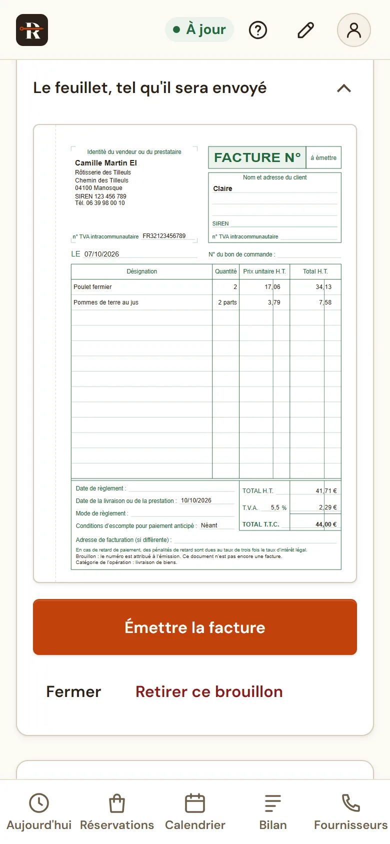 Une facture tirée d'une commande en ligne, en brouillon : le feuillet tel qu'il sera envoyé, avec le vendeur, la cliente, deux lignes, la TVA et les totaux, puis le bouton Émettre la facture.